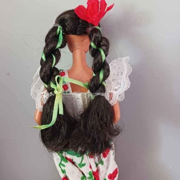 Vintage collectors mexican barbie doll - Picture 3 of 3